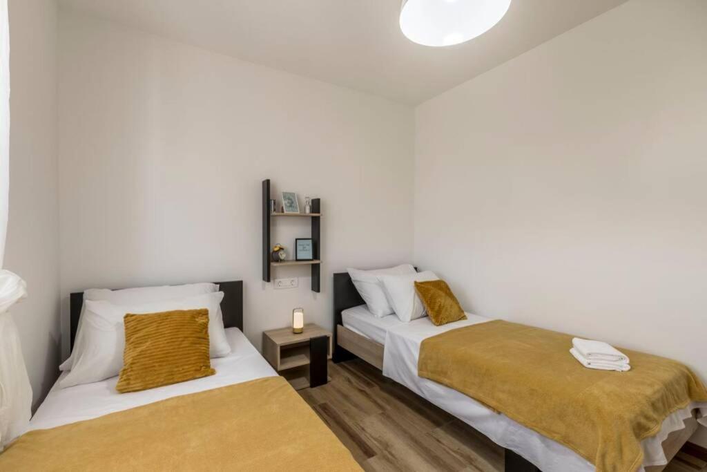 Apartment By Joe Trogir Eksteriør bilde