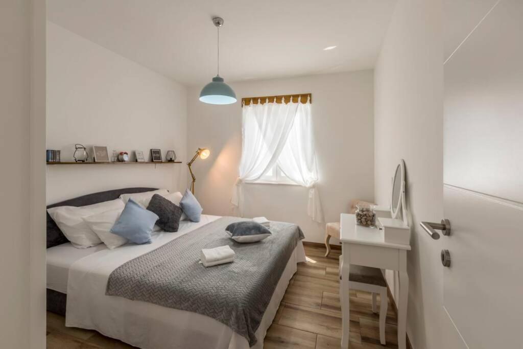 Apartment By Joe Trogir Eksteriør bilde