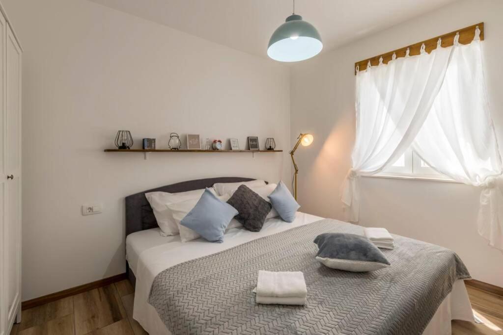 Apartment By Joe Trogir Eksteriør bilde