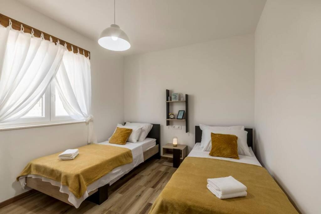 Apartment By Joe Trogir Eksteriør bilde
